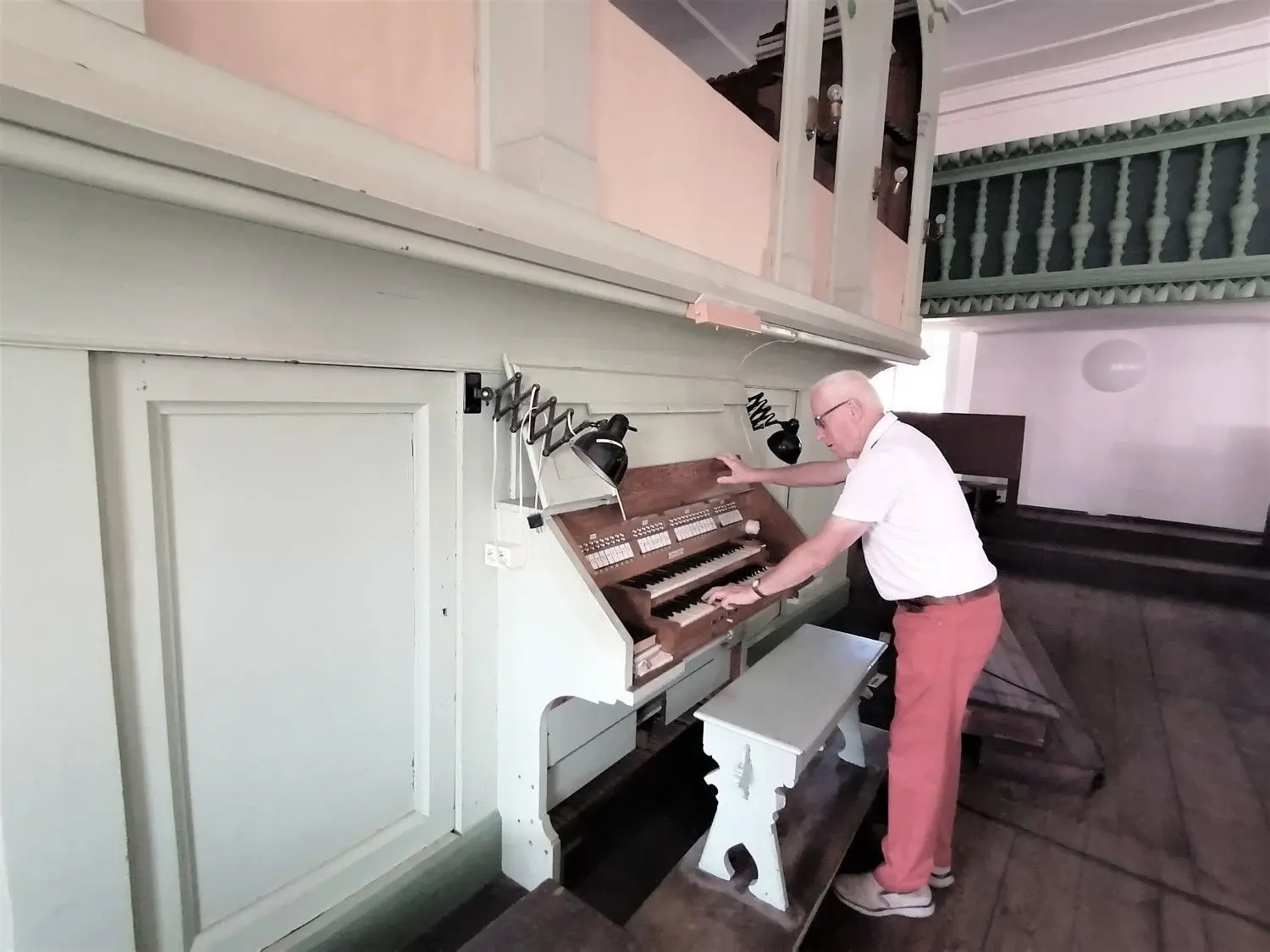Kirchenmusiker Werner Mlasowsky würde gern wieder auf der Orgel in der Elsterwerdaer Stadtkirche spielen.