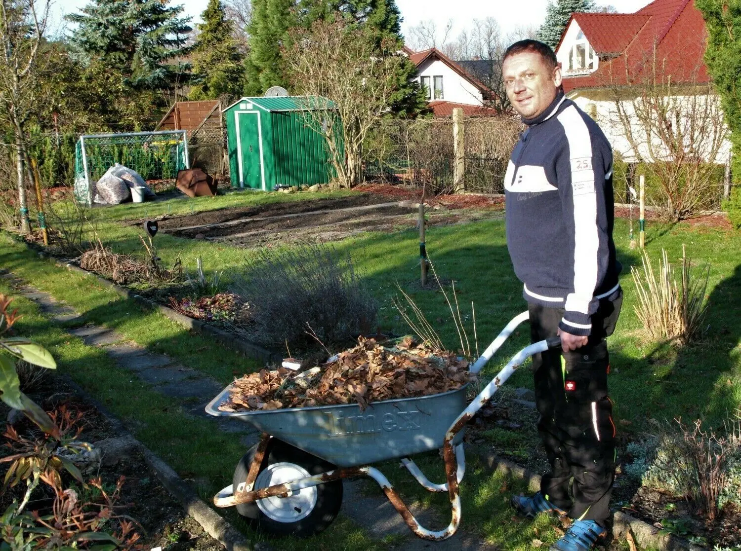 Robert Esche sitzt für den Kleingartenverein „Walderholung“ im Spremberger Kleingartenbeirat. Er setzt auf naturnahe Gärten und tauscht über den Zaun hinweg Erfahrungen und Ernten mit Gartennachbarn aus.
