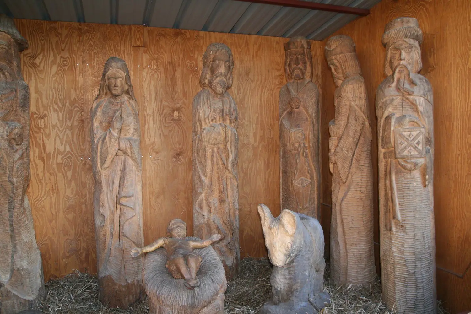 Die Weihnachtskrippe vor der Paul-Gerhardt-Kirche.