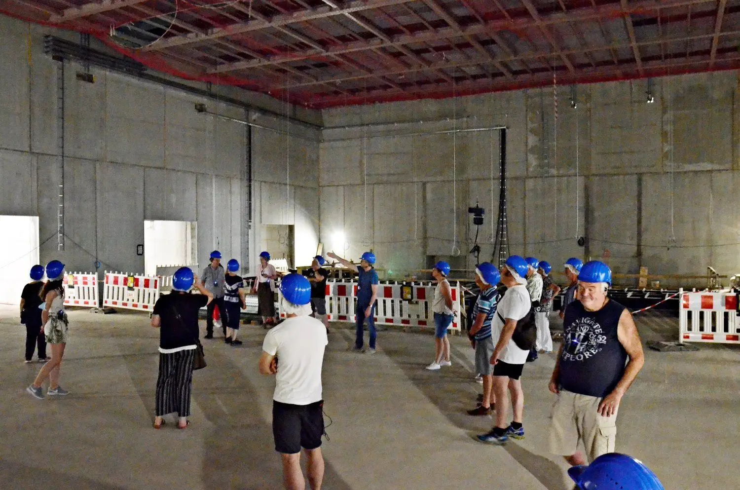 Tag der offenen Baustelle am 19. Juni 2021 für die neue Stadthalle in Finsterwalde - im künftigen großen Saal.