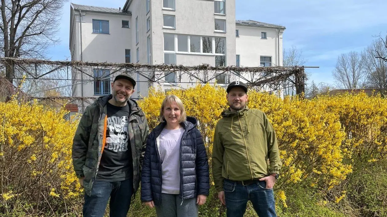 „Unser Haus lebt neu auf und wird Stück für Stück noch schöner werden“, sagt Finsterwaldes Jugendkoordinatorin Antje Schulz-Schollbach (50). Gemeinsam mit dem Medienpädagogen Michael Roigk (39, rechts) und Streetworker Sebastian Töpfer (43) freut sie sich über viele neue Gesichter im FZZ Finsterwalde.