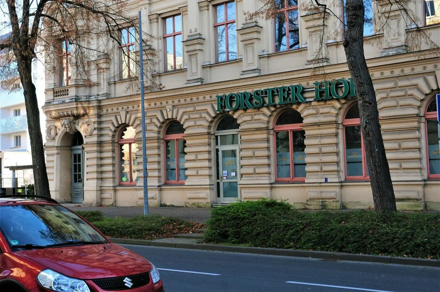 Wie es mit dem Forster Hof im kommenden Jahr weitergeht, steht aktuell noch in den Sternen. In diesem Jahr finden allerdings noch Veranstaltungen im großen Festsaal statt.