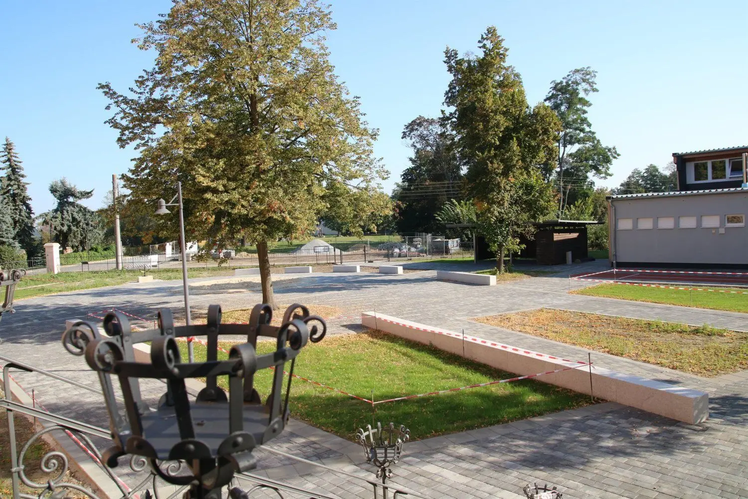 Dieser Teil des Schulhofs der Von-Houwald-Grundschule in Straupitz ist bereits umgestaltet.