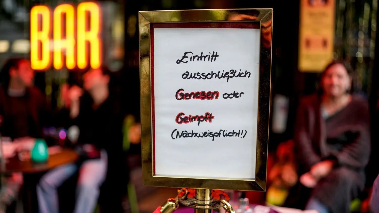 In anderen deutschen Städten, wie hier in Hamburg, wird das 2G-Optionsmodell schon durchgeführt.