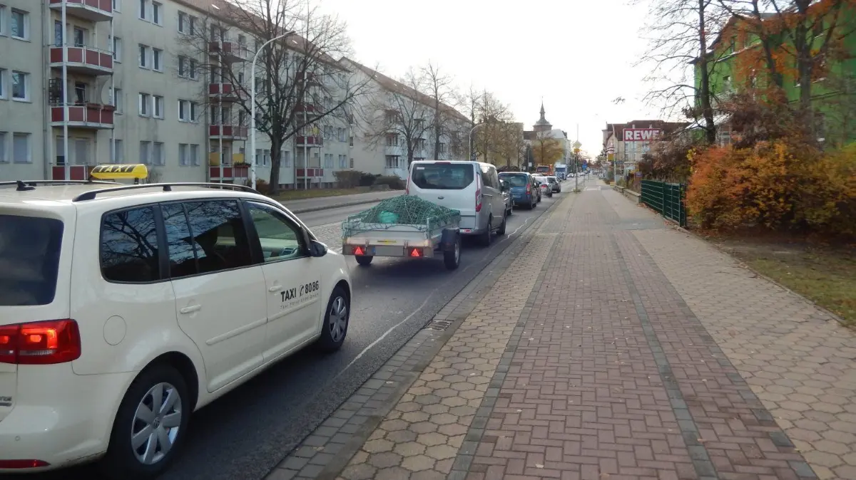 Die Berliner Straße gehört zu den am meisten frequentierten Verkehrswegen von Forst.
Die Berliner Straße gehört zu den am meisten frequentierten Verkehrswegen von Forst.