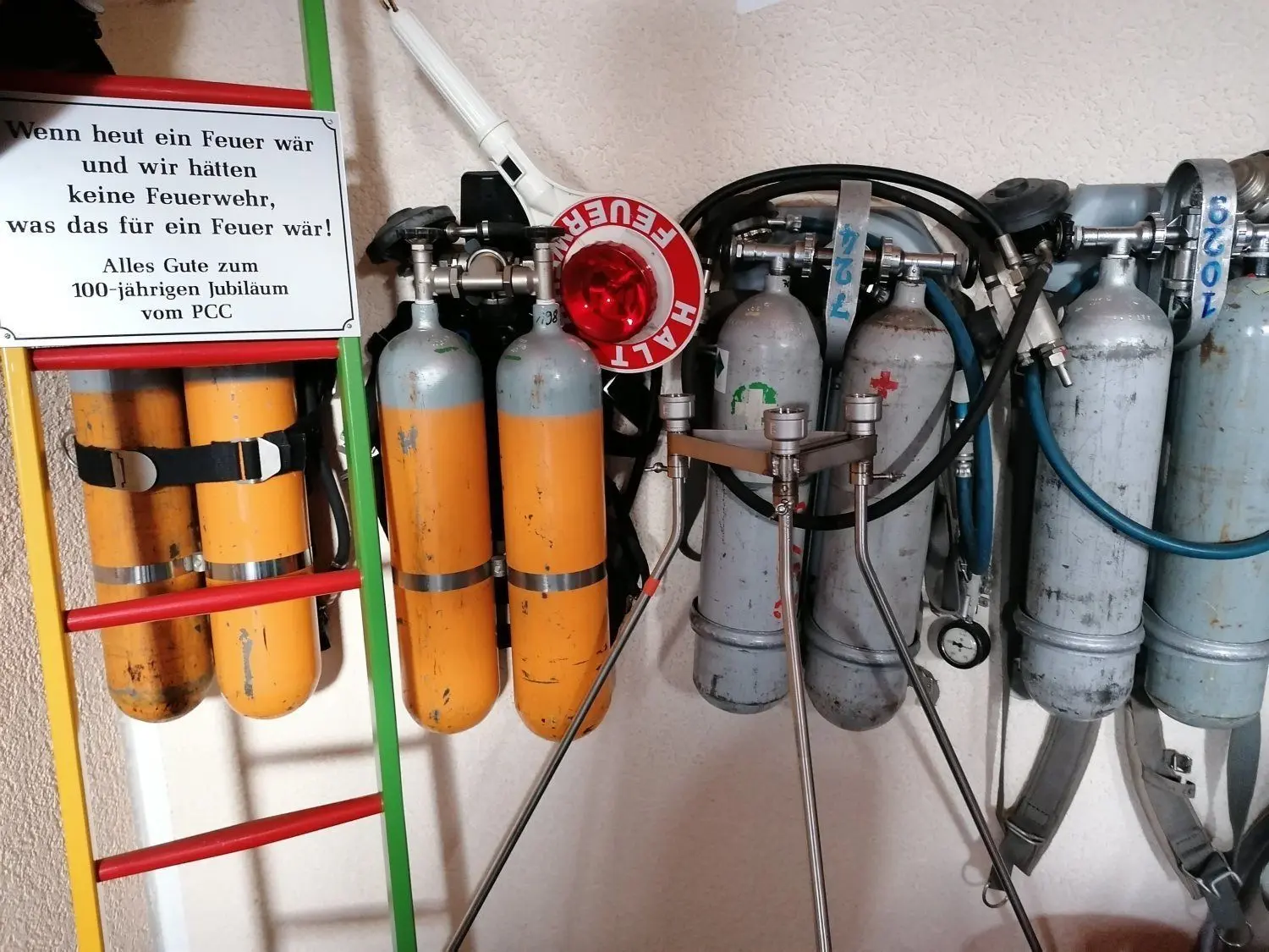 Dieser Spruch im Traditionszimmer der Feuerwehr Plessa trifft es auf den Punkt.