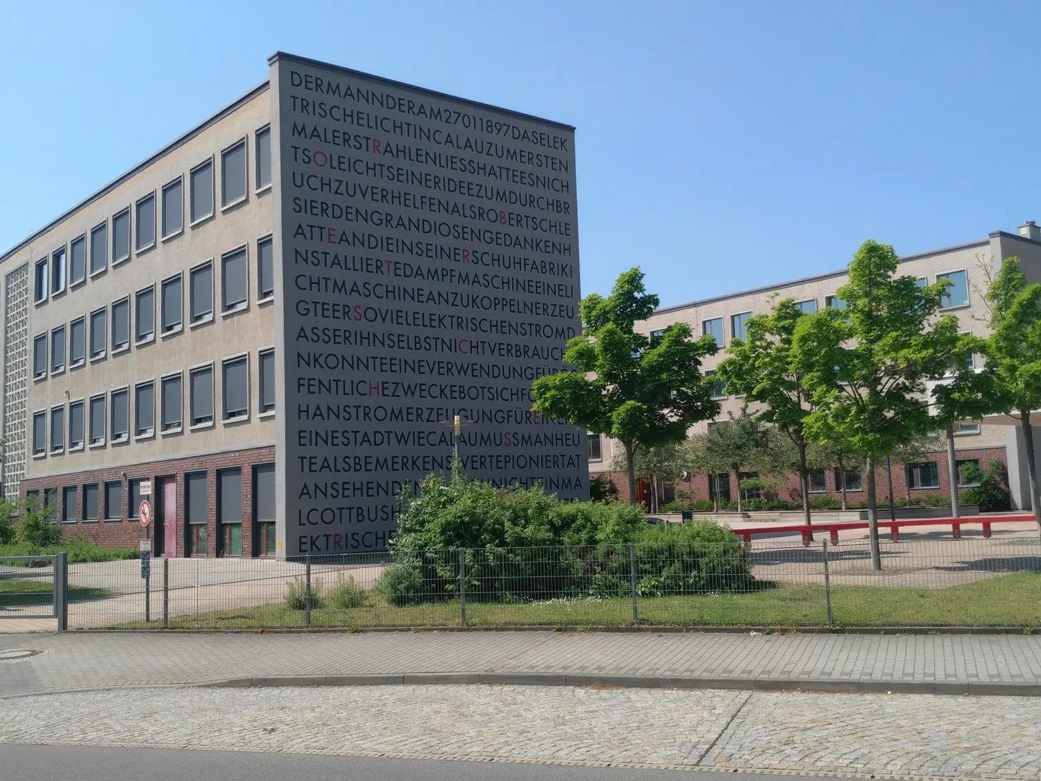 Die Calauer Grund- und Oberschule. Kommunalpolitische Videokonferenzen der Abgeordneten könnten dort bald Realität werden.