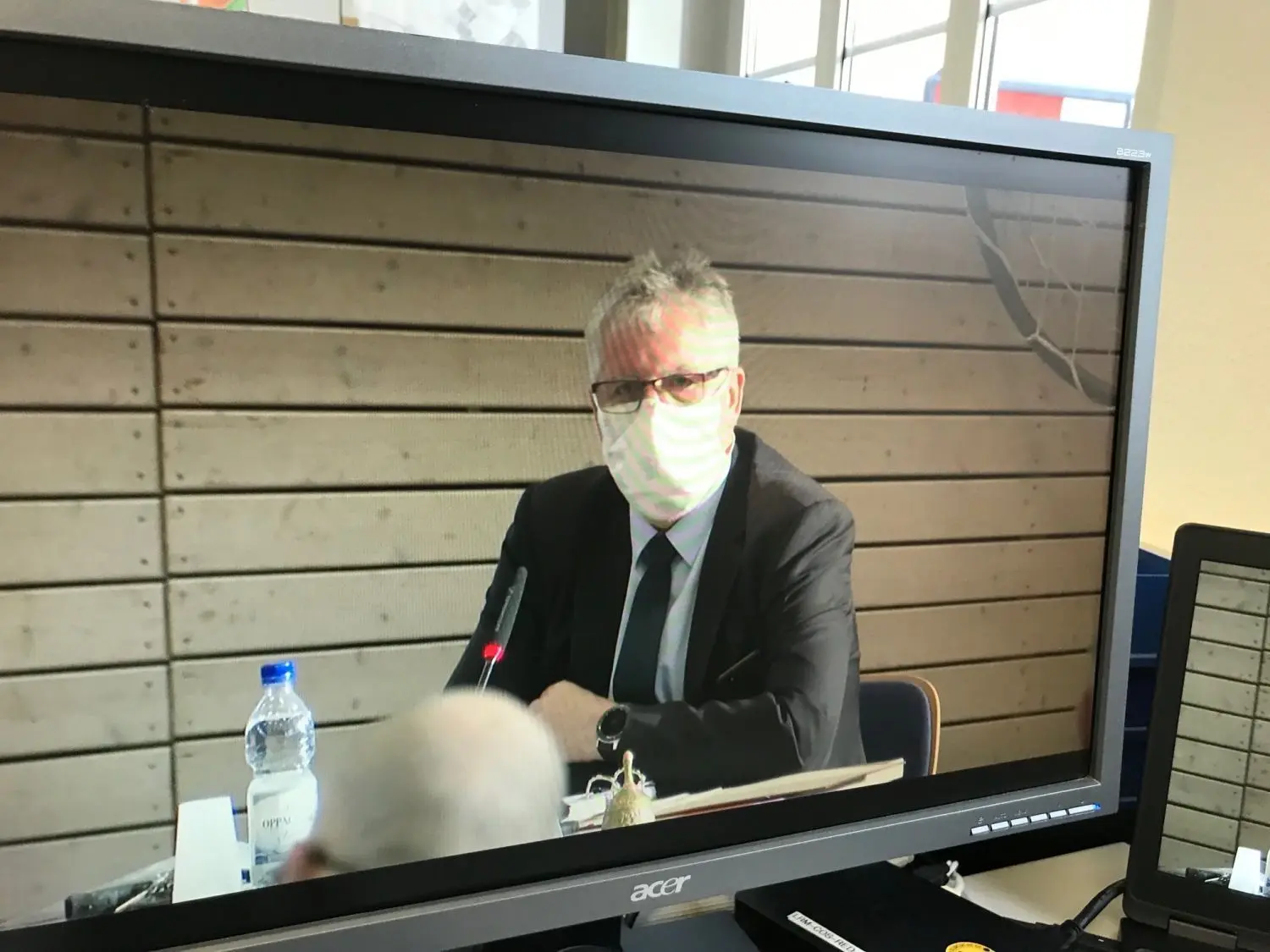 Mit Maske und per Video-Ansprache im Corona-Jahr: Für das Team der Kreisverwaltung und seinen Chef Bernd Lange war 2020 geprägt von vielen Herausforderungen.
