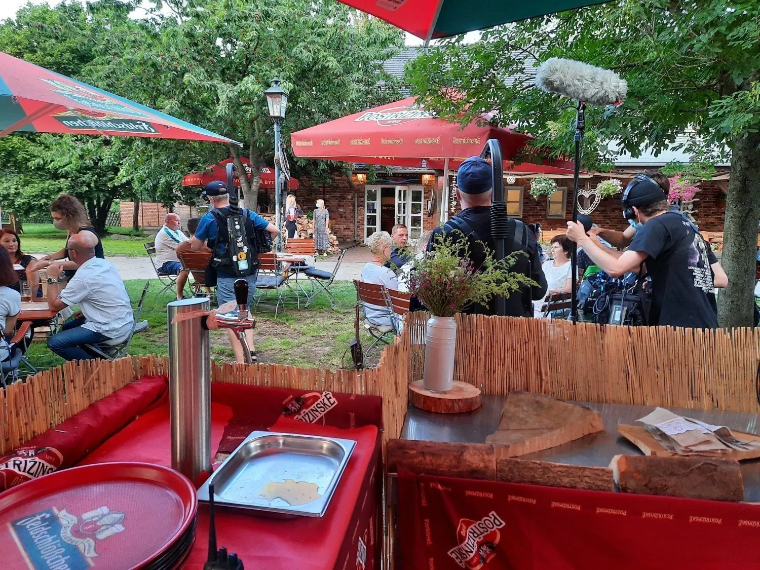 Mit einem 20-köpfigen Kamerateam war TV-Koch Frank Rosin im März und Juli zu Besuch in der Kutzeburger Mühle in Cottbus.