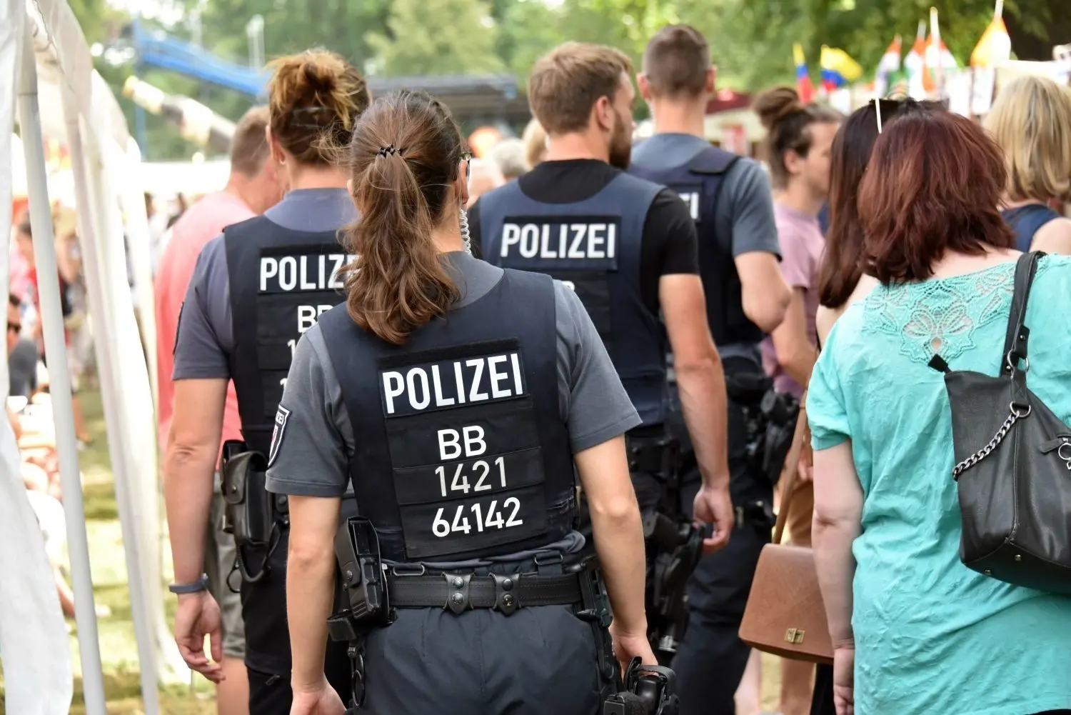 Die Polizei ist in Cottbus viel präsenter als in der Vergangenheit, so wie hier beim Stadtfest.