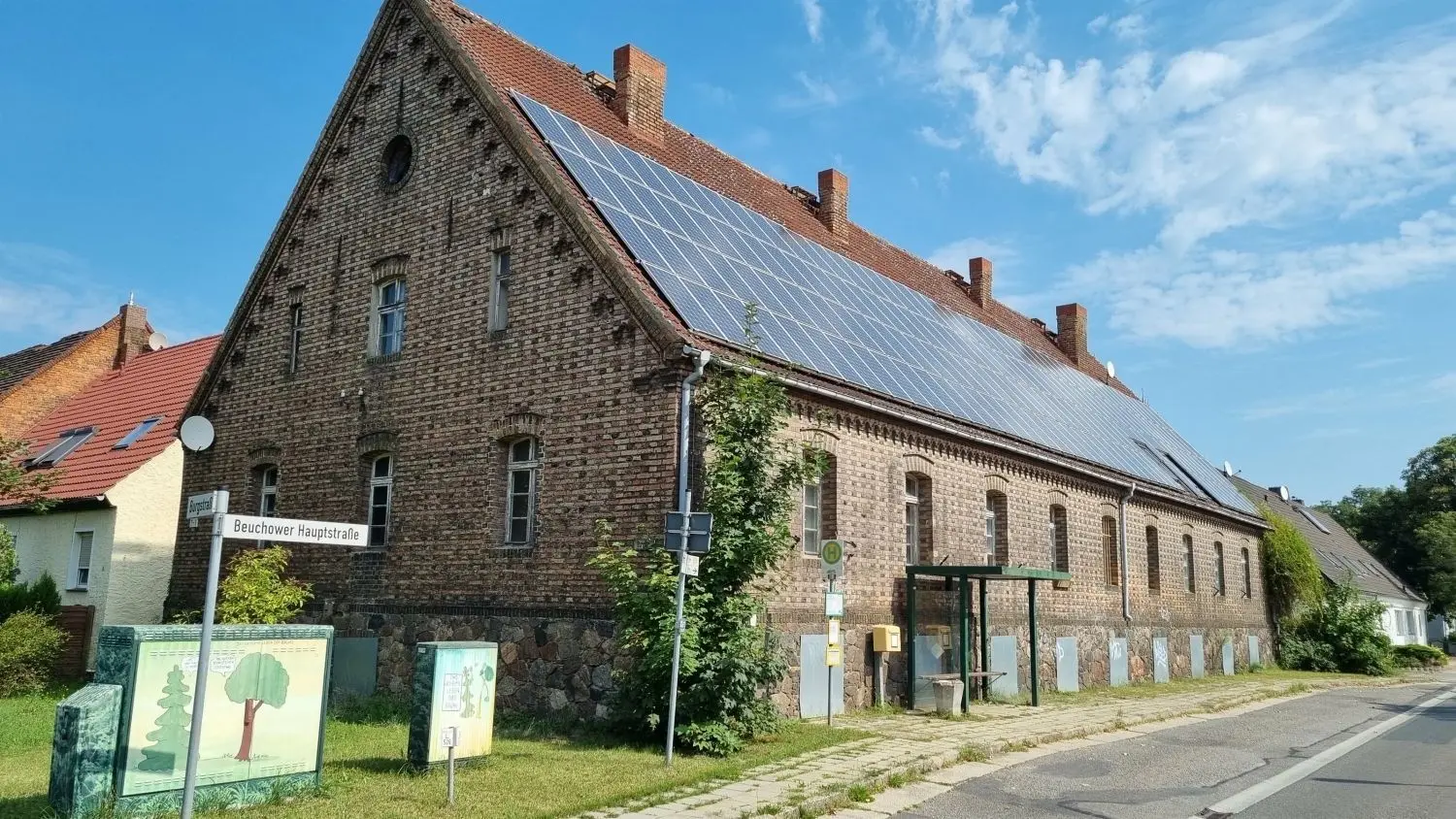 Das Inspektorenhaus in der Beuchower Hauptstraße, schräg gegenüber dem Schloss Beuchow gelegen.