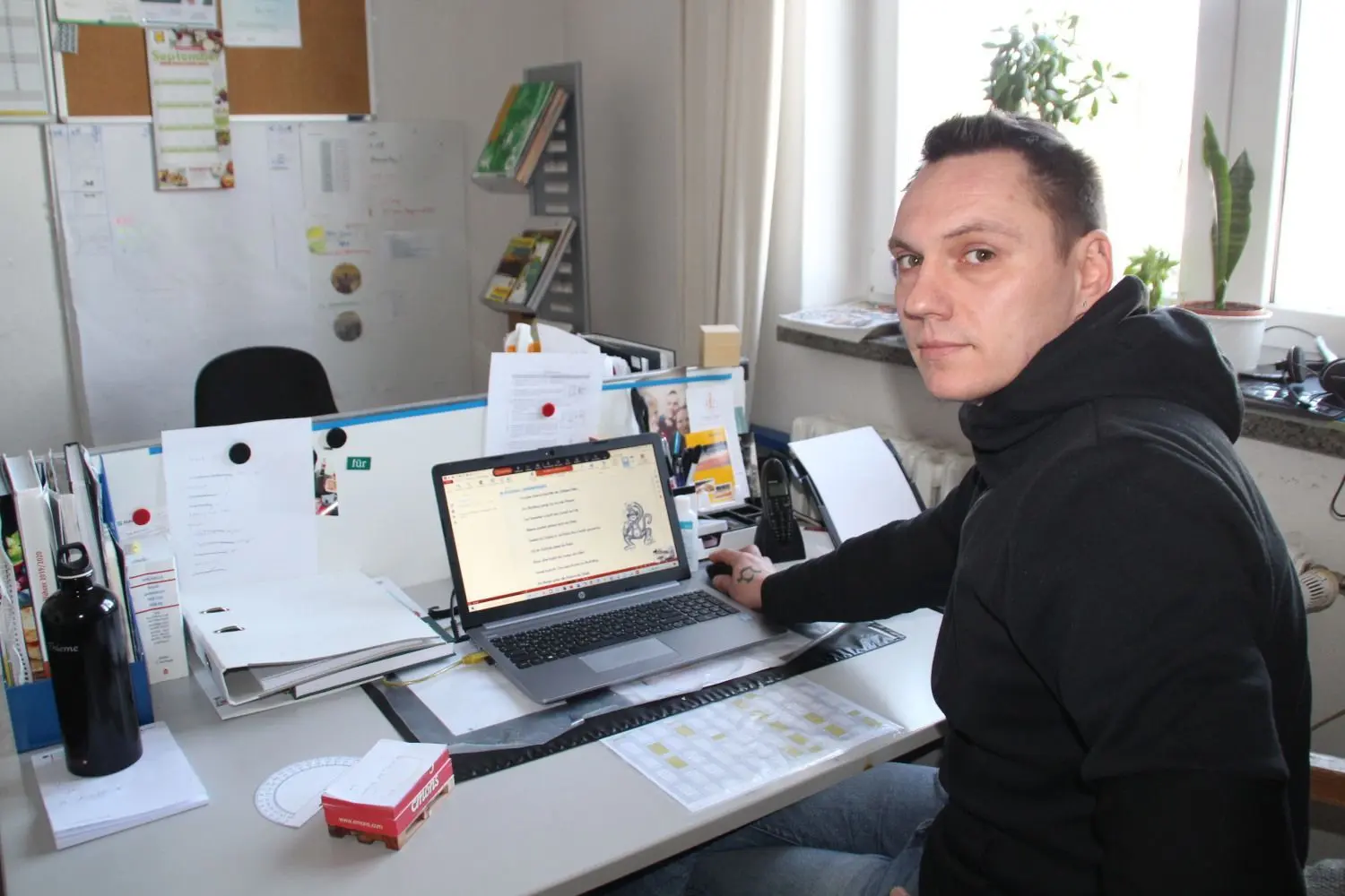 Silvio Thieme, Leiter des Mehrgenerationenhauses in Bernsdorf, hat ein Angebot zur externen Unterstützung für Grundschulkinder beim Lernen im Distanzunterricht entwickelt.