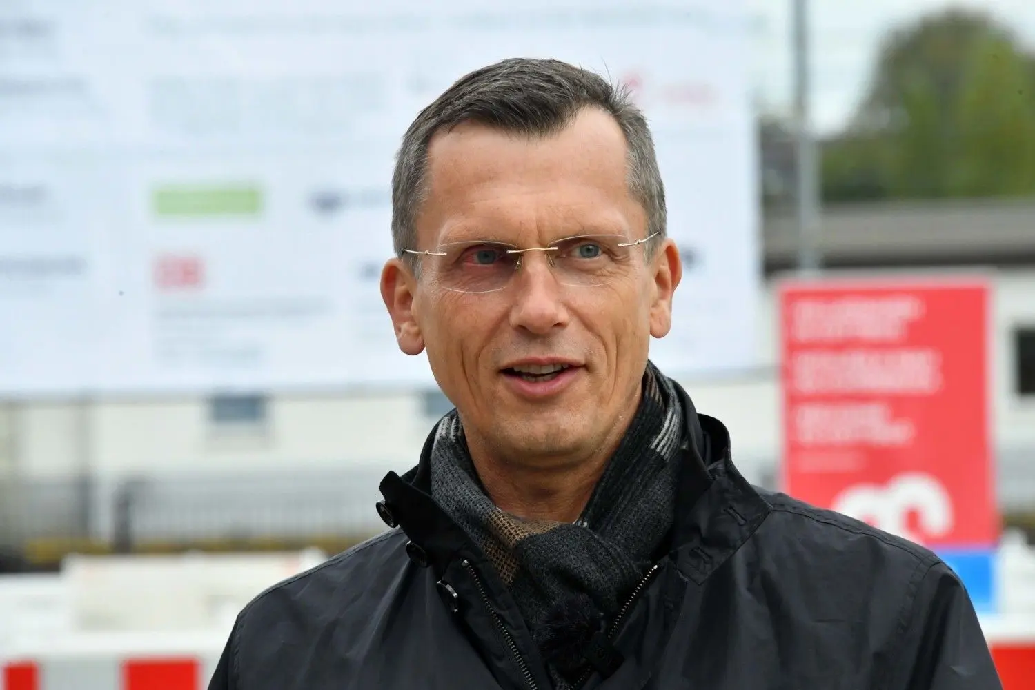 Der Cottbuser Oberbürgermeister Holger Kelch (CDU) fordert eine gerechte Verteilung von Flüchtlingen in Brandenburg und mehr Geld für die Integration von Migranten.