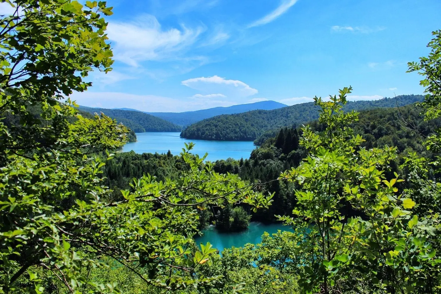 Die Plitvicer Seen in Kroatien. Welche Corona-Regeln gelten in Kroatien für Touristen und was muss bei der Einreise nach Kroatien beachtet werden?