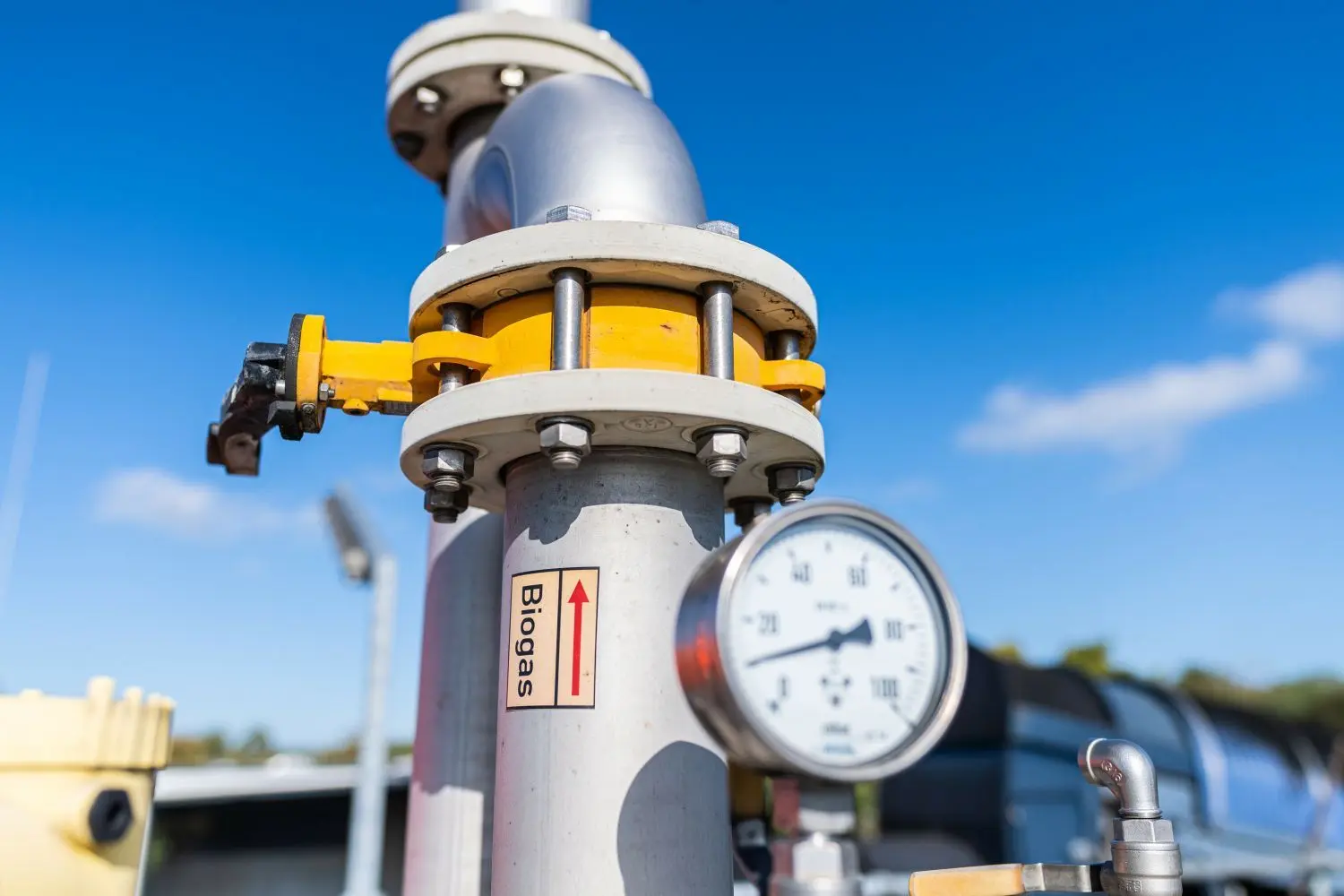 Aus Bioabfällen erzeugtes Biogas kann ins Gasnetz eingespeist oder zur Stromerzeugung genutzt werden.