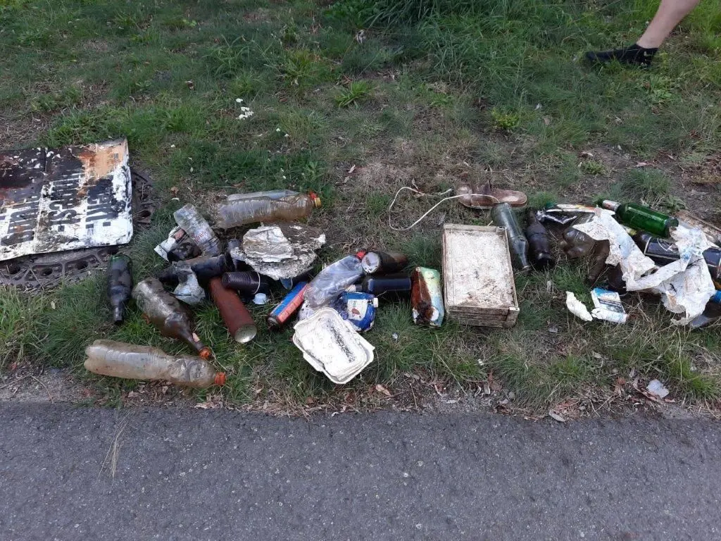 Jede Menge Plastik landet im Fluss.