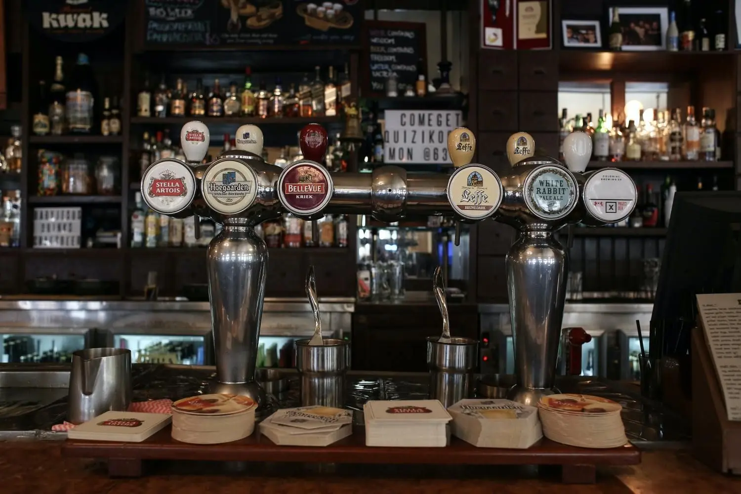 Gastronomie in BW: Was gilt in Bars, Cafés, Kneipen und Restaurants? Welche Corona-Regeln gelten aktuell draußen und drinnen in Baden-Württemberg?