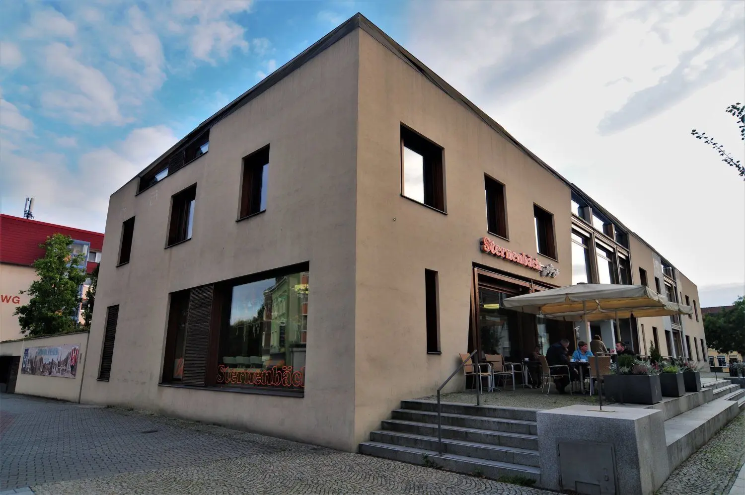 Die Sternenbäck-Filiale im Bürgerhaus wird an Ort und Stelle bleiben, aber viele Bürger wünschen sich eine Öffnung hin zum Bürgergarten.