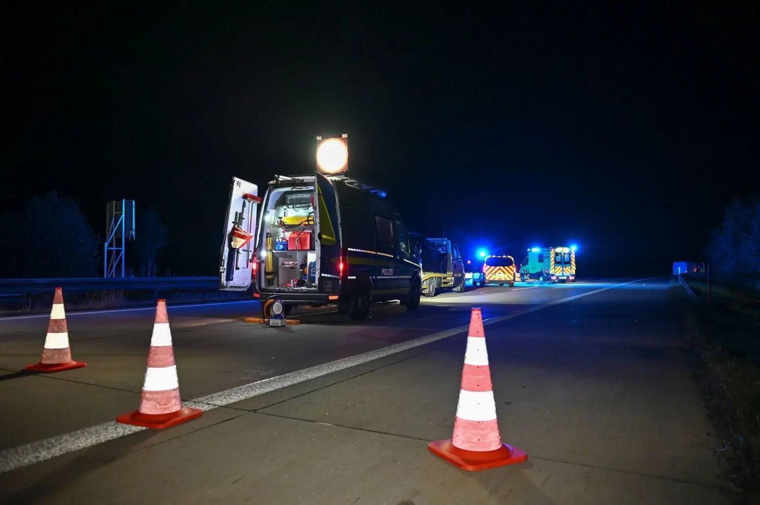 Nach dem tödlichen Unfall war die Autobahn A4 bei Bautzen über mehrere Stunden gesperrt.