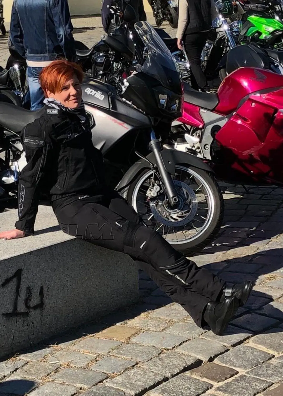 Ein Bild aus unbeschwerten Zeiten, als Cindy noch als Sozia auf dem Motorrad durch die Gegend brauste.