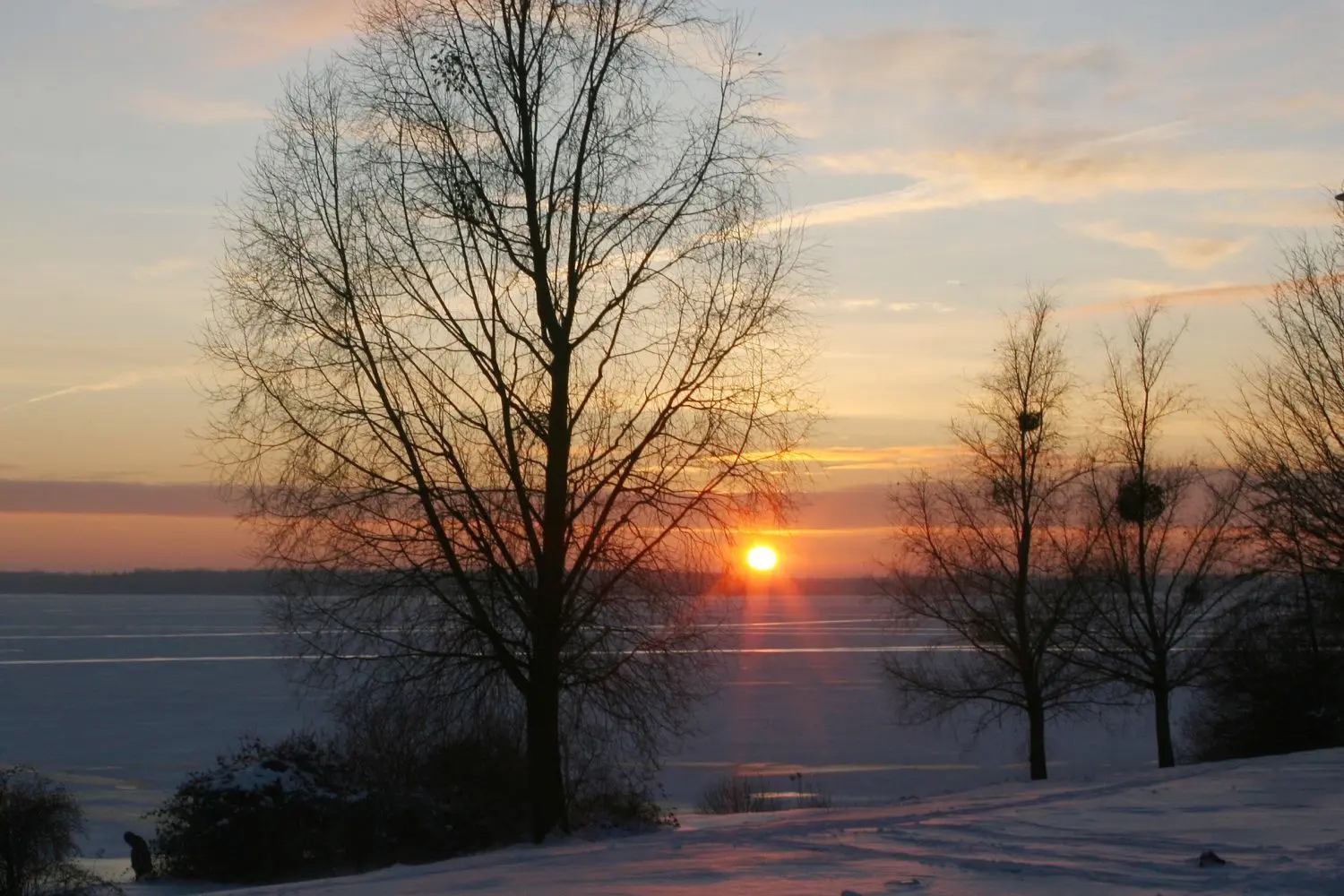 Winter-Idylle am Senftenberger See. Diese Schönheit, Ruhe, Entspannung und Verwöhnprogramme sollen auch im Winter Gäste ins Seenland locken.⇥