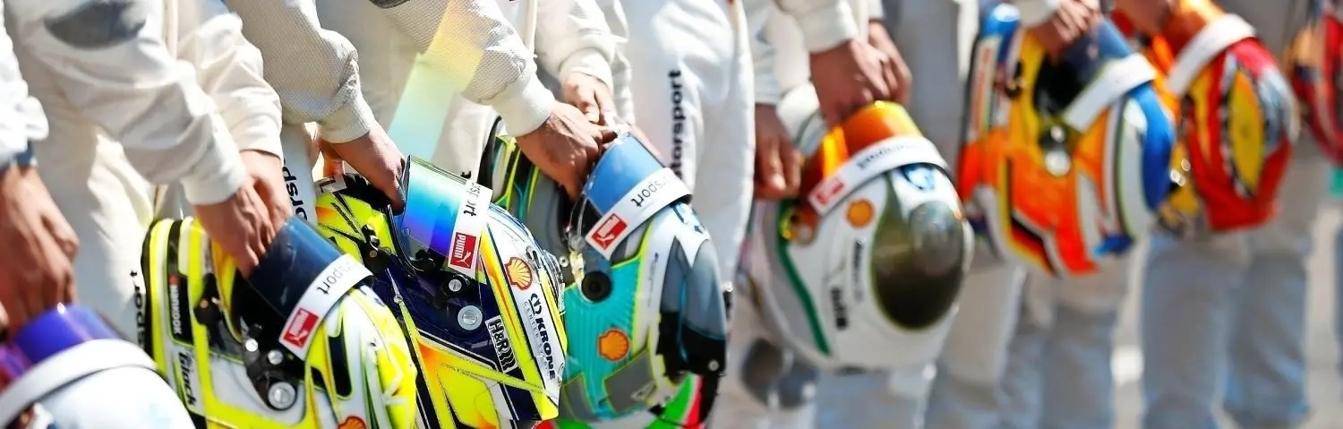 Bunt wie die Ostereier: Auf dem Lausitzring präsentierten die Piloten der DTM auch erstmals ihre Helme für die neue Motosport-Saison. ⇥