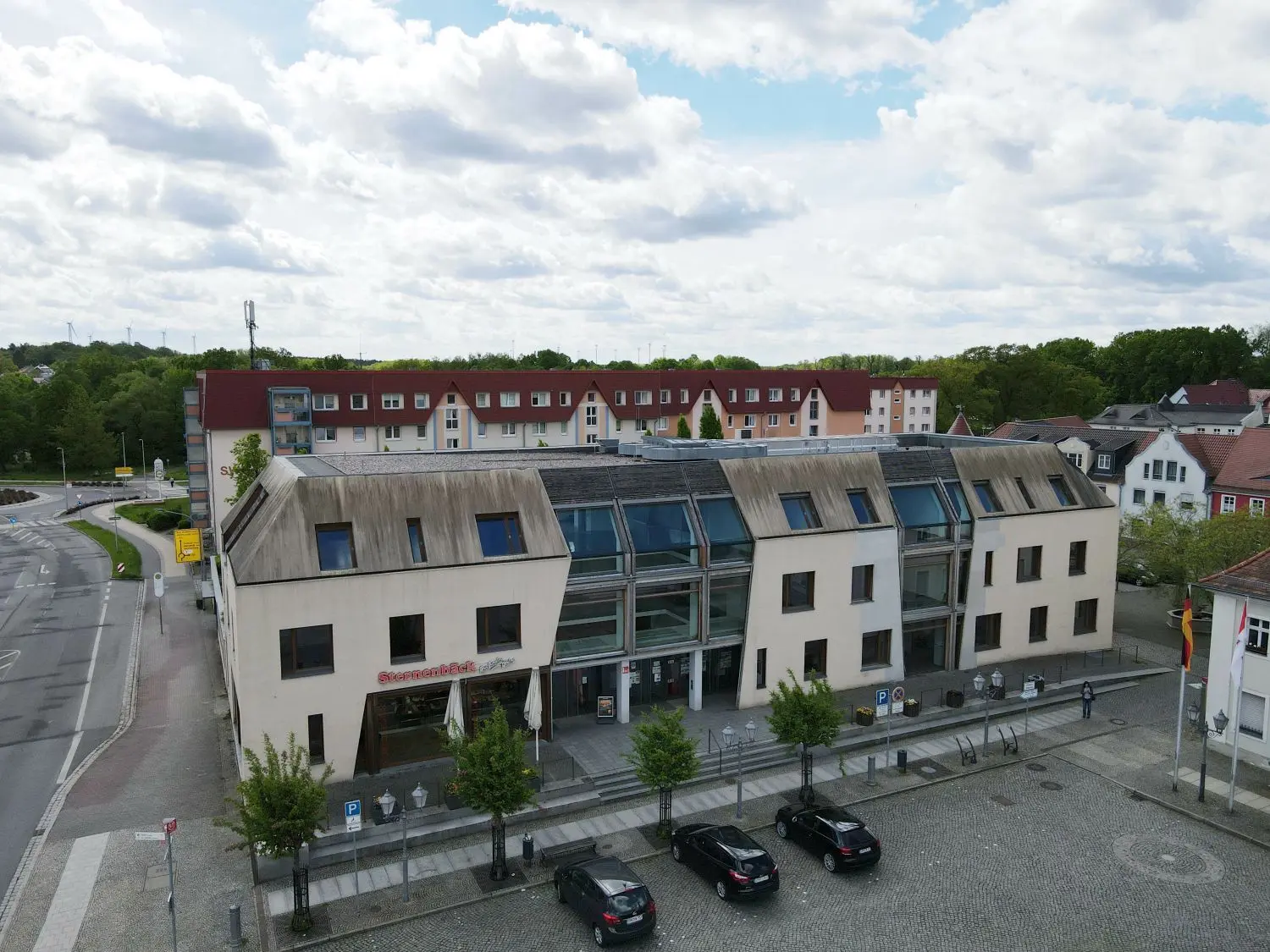 Luftaufnahme vom Bürgerhaus Spremberg kurz vorm Start der Sanierung im Jahr 2021.