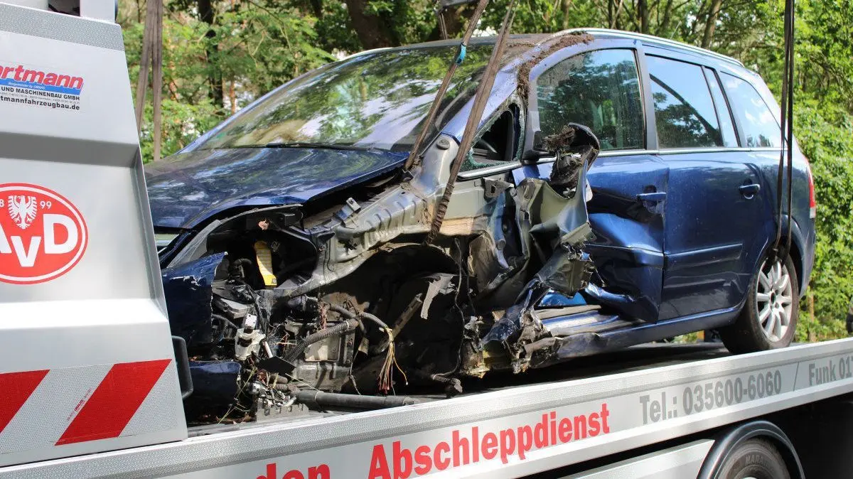 Gegen 17 Uhr ist es am Nachmittag des 26. Juni auf der B115 zu einem schweren Verkehrsunfall gekommen.