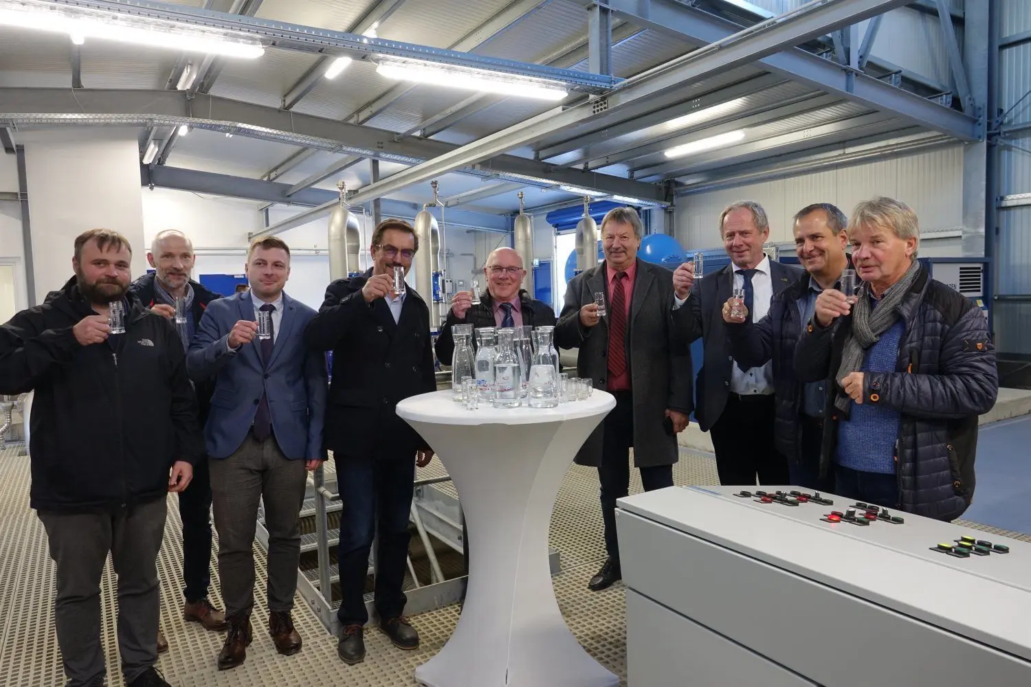 Manchmal muss man sich die Ergebnisse aus dem Begleitausschuss zum Kohlegeld Schöntrinken, denn rational lassen die sich den Bürgern nicht mehr erklären. Prost Bürgermeister!