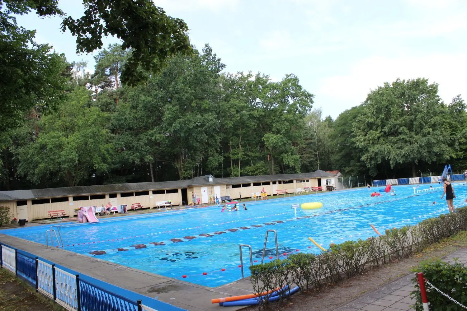 Das Sommerbad Vetschau bleibt ein Zuschussgeschäft für die Stadt. Unabhängig von einer nicht sichergestellten Sanierung taucht nun ein weiteres Problem auf.