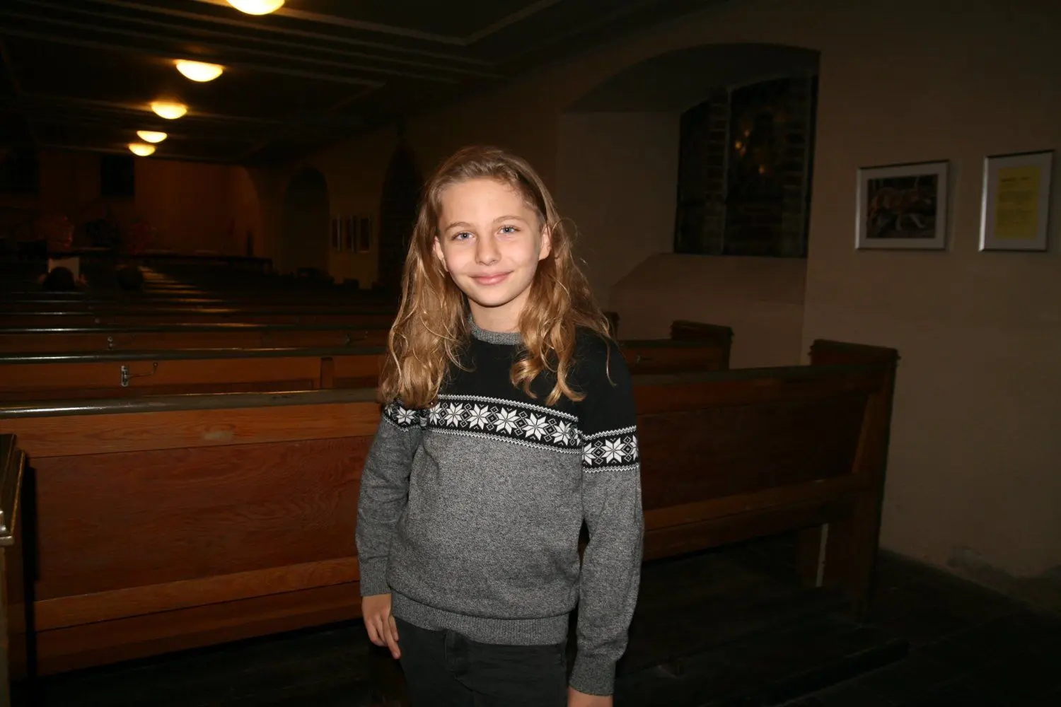 Neo spielt in diesem Jahr einen der drei Waisen. Welches Geschenk er dem Jesuskind mitbringen wird, stand zu Beginn der Proben noch nicht fest. Der Elfjährige ist zum zweiten Mal dabei. Auch an St. Martin oder zu Christi Himmelfahrt spielt er in den Stücken, die die Gemeindepädagogin vorbereitet mit.