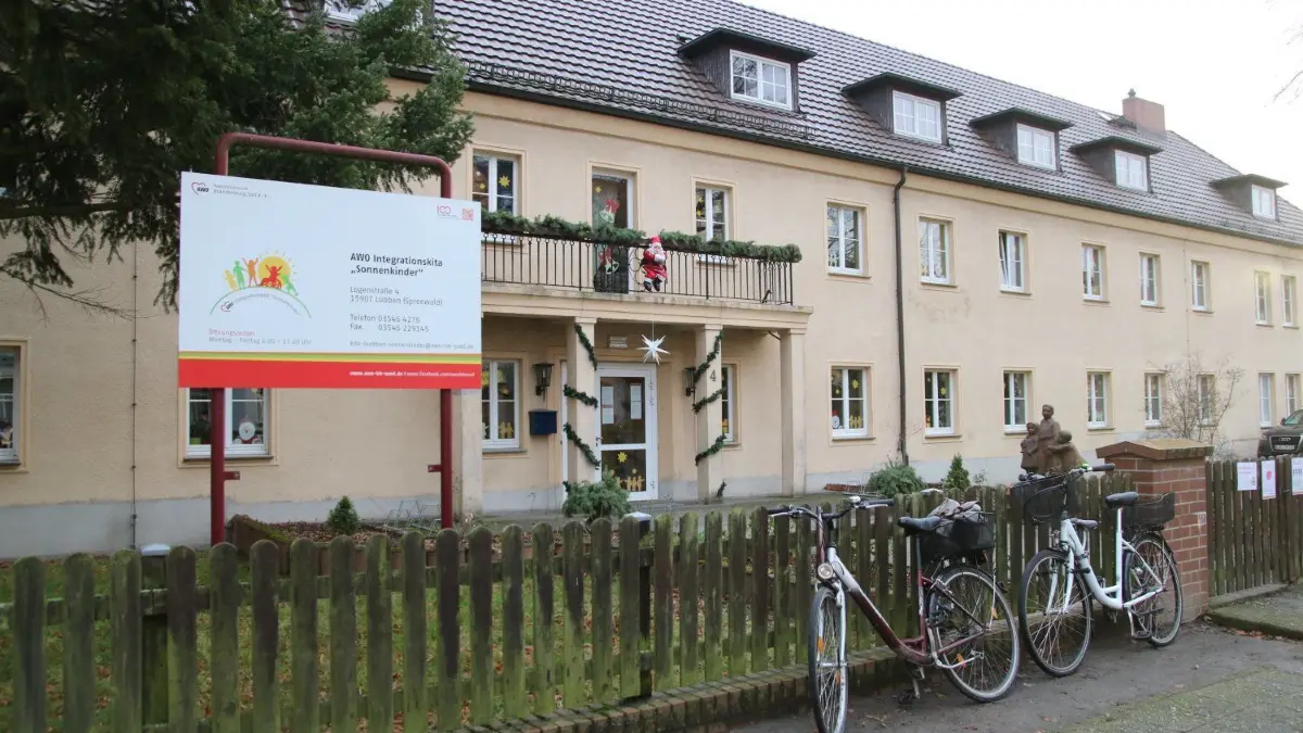 Die AWO-Kita "Sonnenkinder", befindet sich in einem denkmalgeschützten Gebäude, was eine Sanierung kompliziert macht.
Die AWO-Kita "Sonnenkinder", befindet sich ein einem denkmalgeschützten Gebäude, was eine Sanierung kompliziert macht.