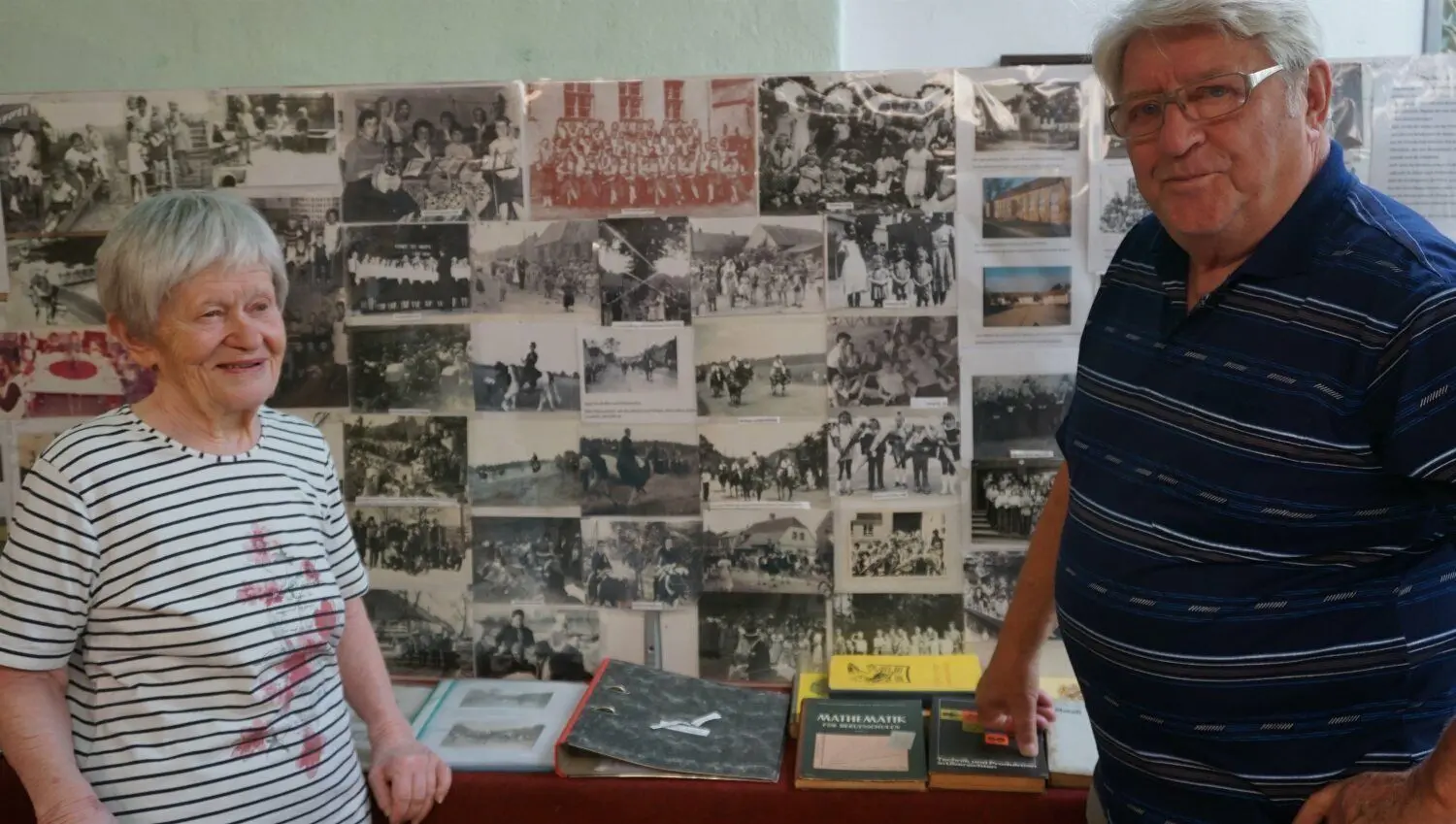 Helmut und Edeltraud Döcke feiern am 11. August 2022 Diamantene Hochzeit. Im familieneigenen Dorfmuseum in Bornsdorf hängen auch die Hochzeitsfotos.