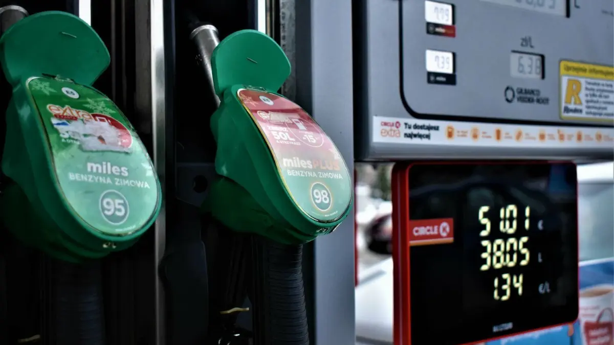 In Deutschland oder in Polen tanken? Noch sind die Preise im Nachbarland niedriger. Das wird sich zum 1. Januar 2023 jedoch ändern.
In Deutschland oder in Polen tanken? Noch sind die Preise im Nachbarland niedriger. Das könnte sich zum 1. Januar jedoch ändern.