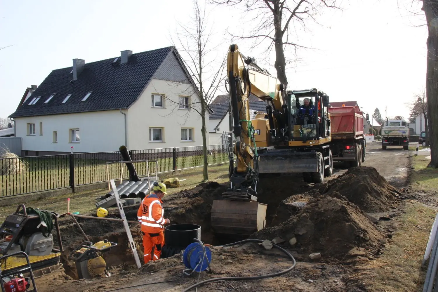 Im Lohsaer Ortsteil Koblenz wird derzeit das zentrale Abwassernetz gebaut. Die Groß Särchener Ortsdurchfahrt ist im kommenden Jahr an der Reihe.