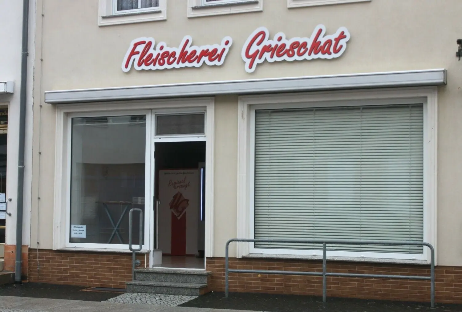 Die Tür zur Fleischerei Grieschat am Herzberger Markt steht wieder offen, und das an sieben Tagen in der Woche.