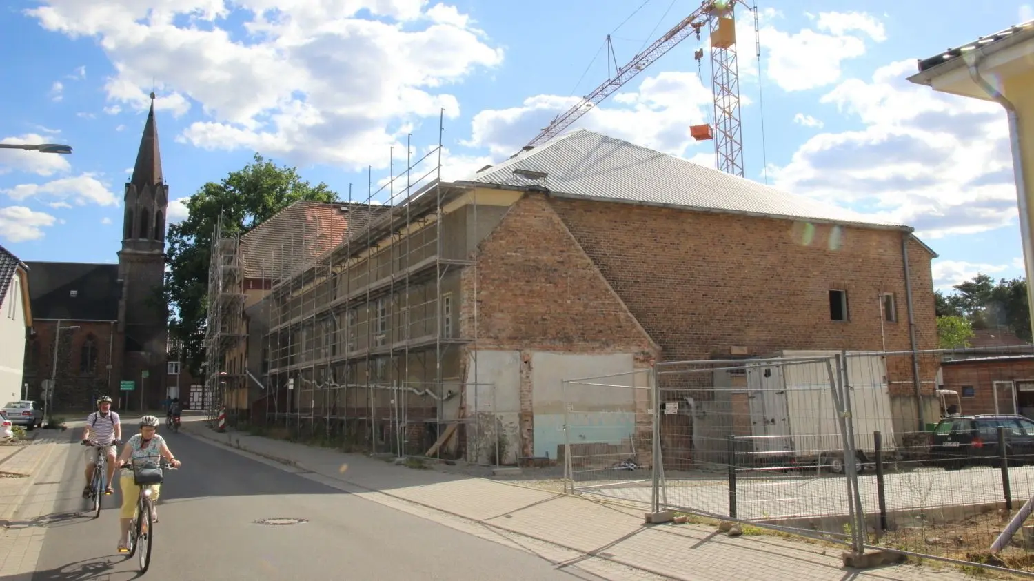 Der Dorfkrug Großkoschen ist derzeit eine Großbaustelle. Er wird denkmalsgerecht saniert.