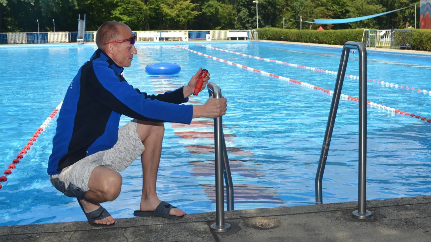 Seit seit Juli 2019 ist der drahtige René Stefanski Chef im Vetschauer Sommerbad.