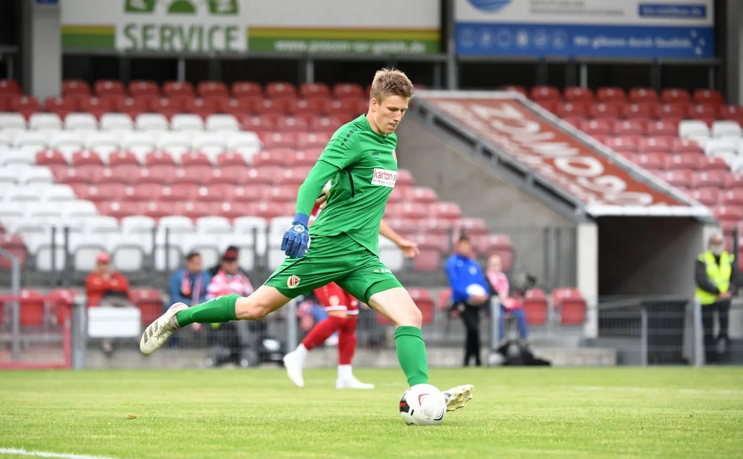 Elias Bethke ist der jüngste Stammtorhüter in der Geschichte des FC Energie Cottbus. Am Samstag gegen den FSV Luckenwalde ist er im FCE-Heimspiel gefordert.
