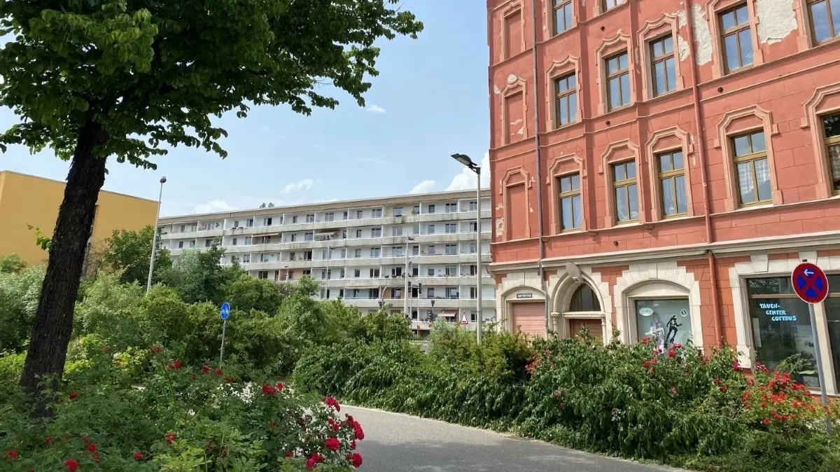 Altbau neben Neubau: In Cottbus sind die Mieten in den vergangenen Jahren spürbar gestiegen.
Im Cottbuser Stadtteil Ströbitz finden die Einwohner günstige Wohnugnen in Plattenbauten, aber auch größere Wohnungen in Altbauten.