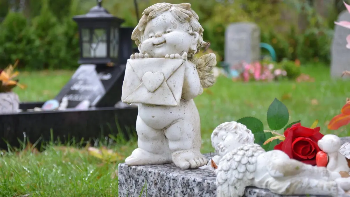 Kindergräber auf dem Lübbenauer Hauptfriedhof in Zerkwitz.
Lübbenauer Kindergräber auf dem Lübbenauer Hauptfriedhof in Zerkwitz.