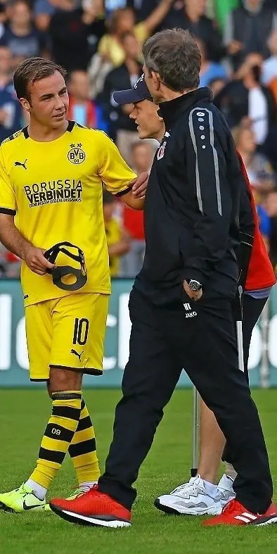 Sogar WM-Held Mario Götze erkundigte sich nach der Verletzung von Felix Geisler. ⇥