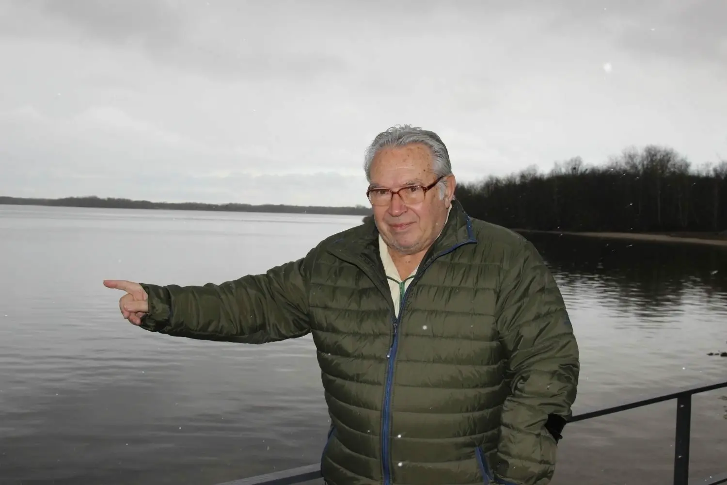 Klaus Uhl vom Regionalverband Senftenberg des Naturschutzbundes Deutschland will Motorboote lieber vom See verbannen.⇥