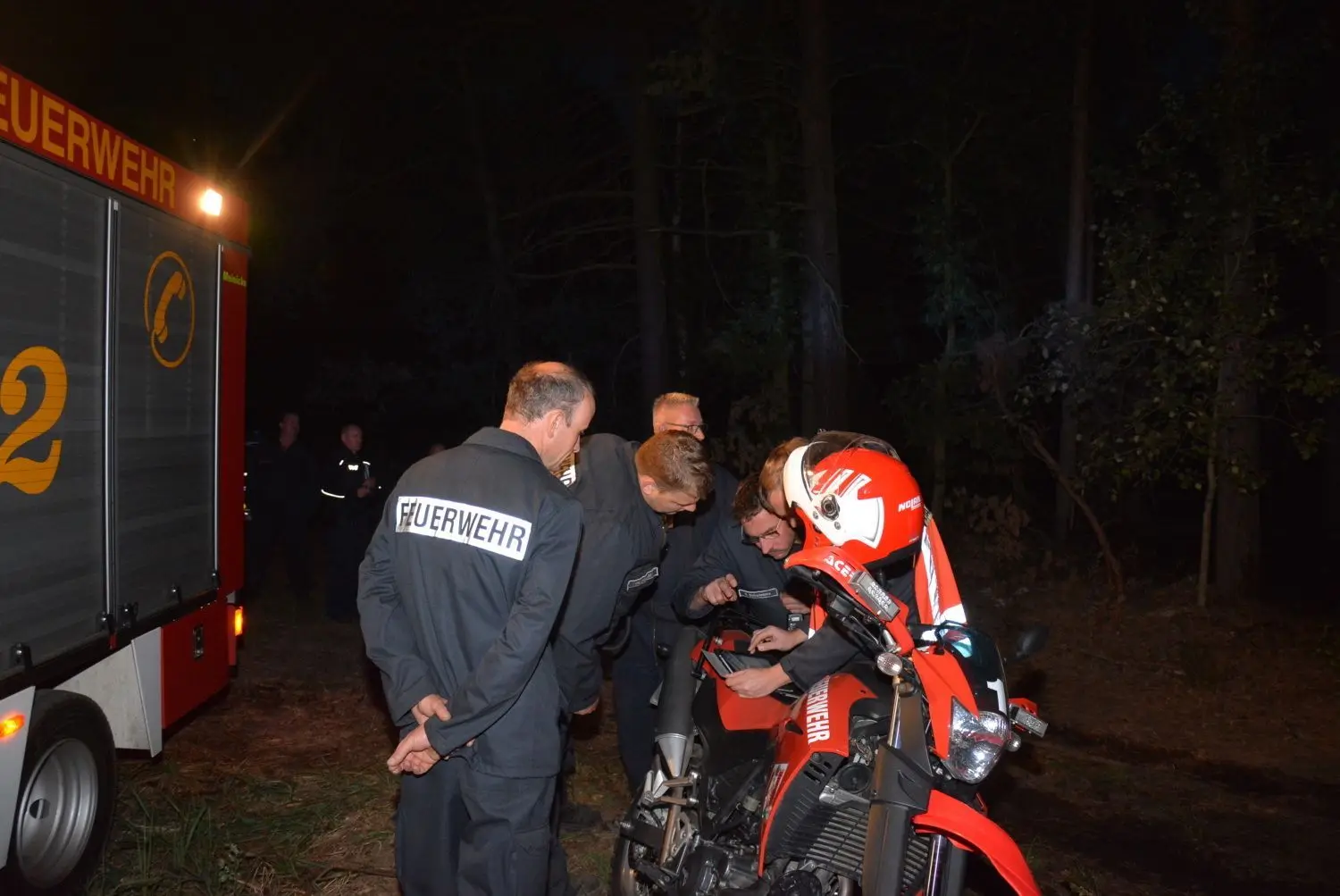 Das Feuer bei Graustein ist eine halbe Stunde nach Alamierung gelöscht. Da wussten die Kameraden noch nicht, das Anton aus Spremberg die Brandherde entdeckt hatte.