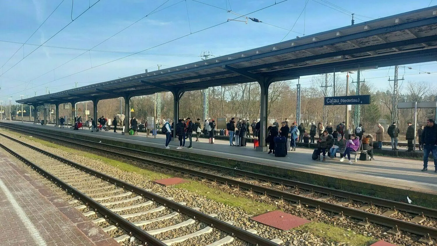 Stark frequentiert ist der Calauer Bahnhof vor allem als Umsteigebahnhof der Strecken Cottbus - Leipzig oder Richtung Senftenberg.