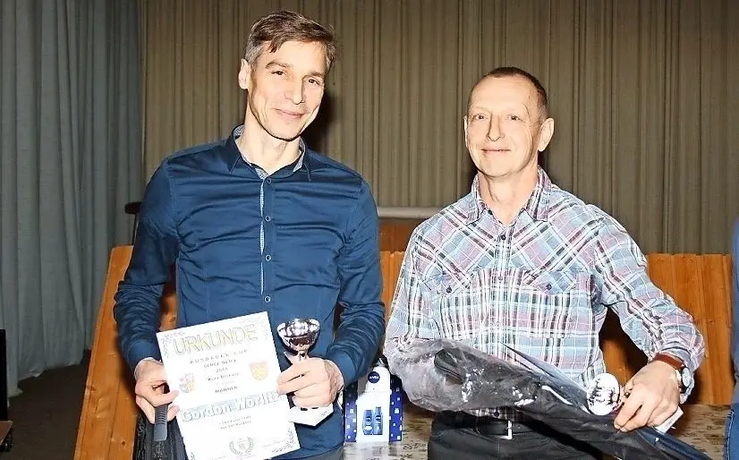 Bei den Herren war einmal mehr Gordon Worlitz (l.) in allen Kategorien das Maß der Dinge. Rechts: Bernd Ulrich, Drittplatzierter der Kurz-Distanz.