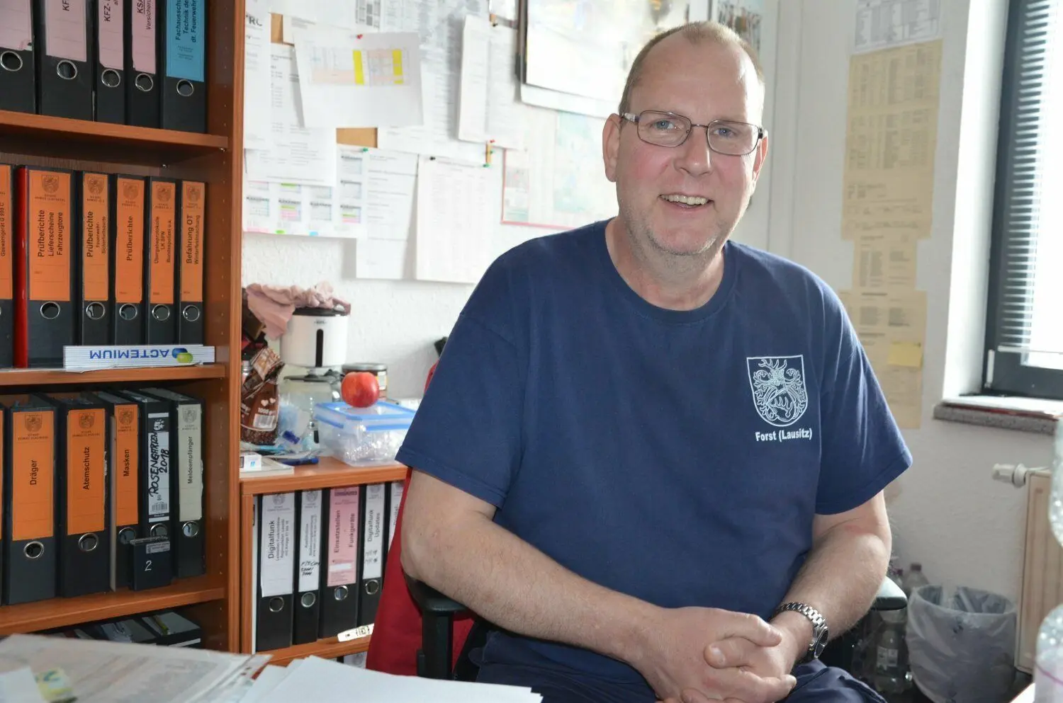 Jörg Baumgart ist Gerätewart und Einsatzleiter der Freiwilligen Feuerwehr Forst. Baumgart hat die Löscharbeiten beim Gebäudebrand in der Triebeler Straße am 1. Mai geleitet.