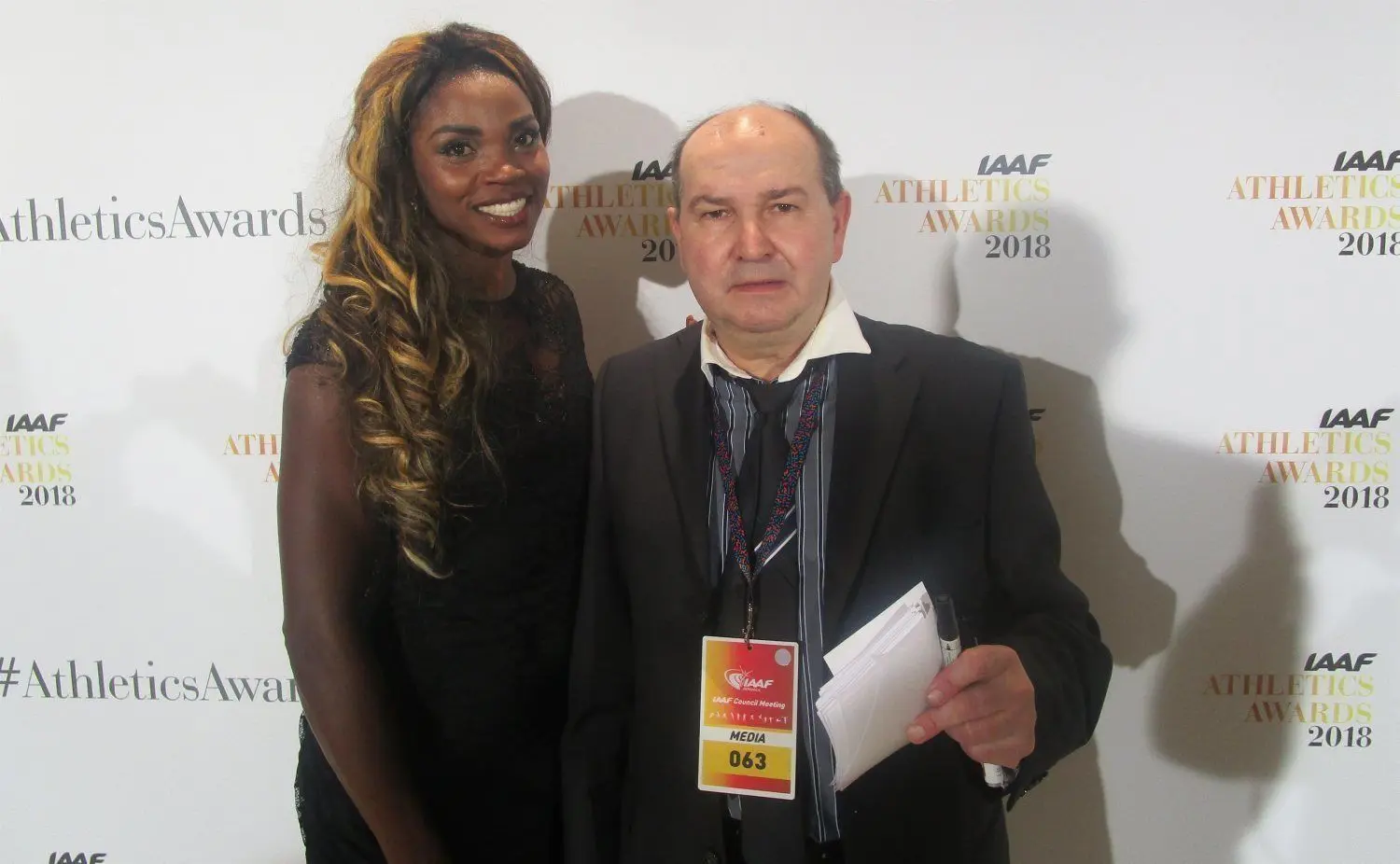 Joachim Schütze und die Weltsportlerin des Jahres 2018, Beatrice Chepkoech, die er in Monaco traf. ⇥