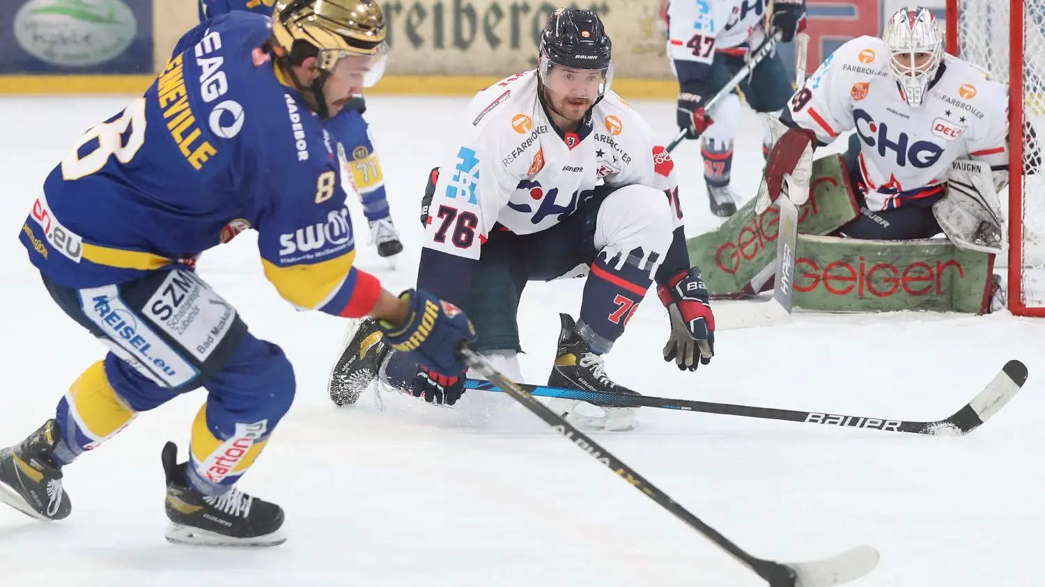 Topscorer Peter Quenneville (l.) gehört nach einem Viertel der Saison zu den Gewinnern bei den Lausitzer Füchsen.