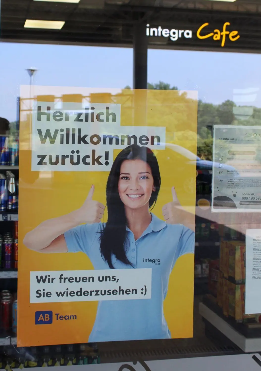 Die polnischen Tankstellen- und Ladenbesitzer freuen sich über die Kundschaft aus Deutschland.